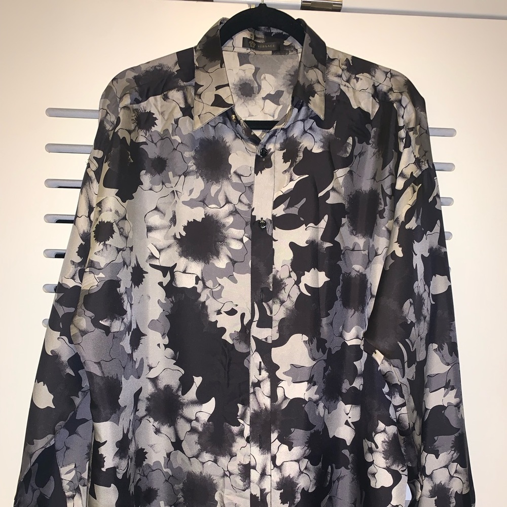 Versace shirt great condition XL never worn new
